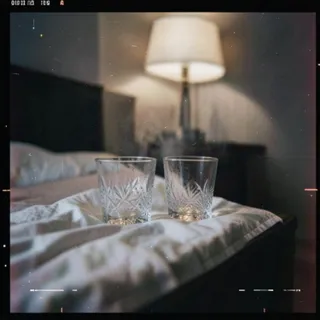 Обложка релиза «VELVET LIES»